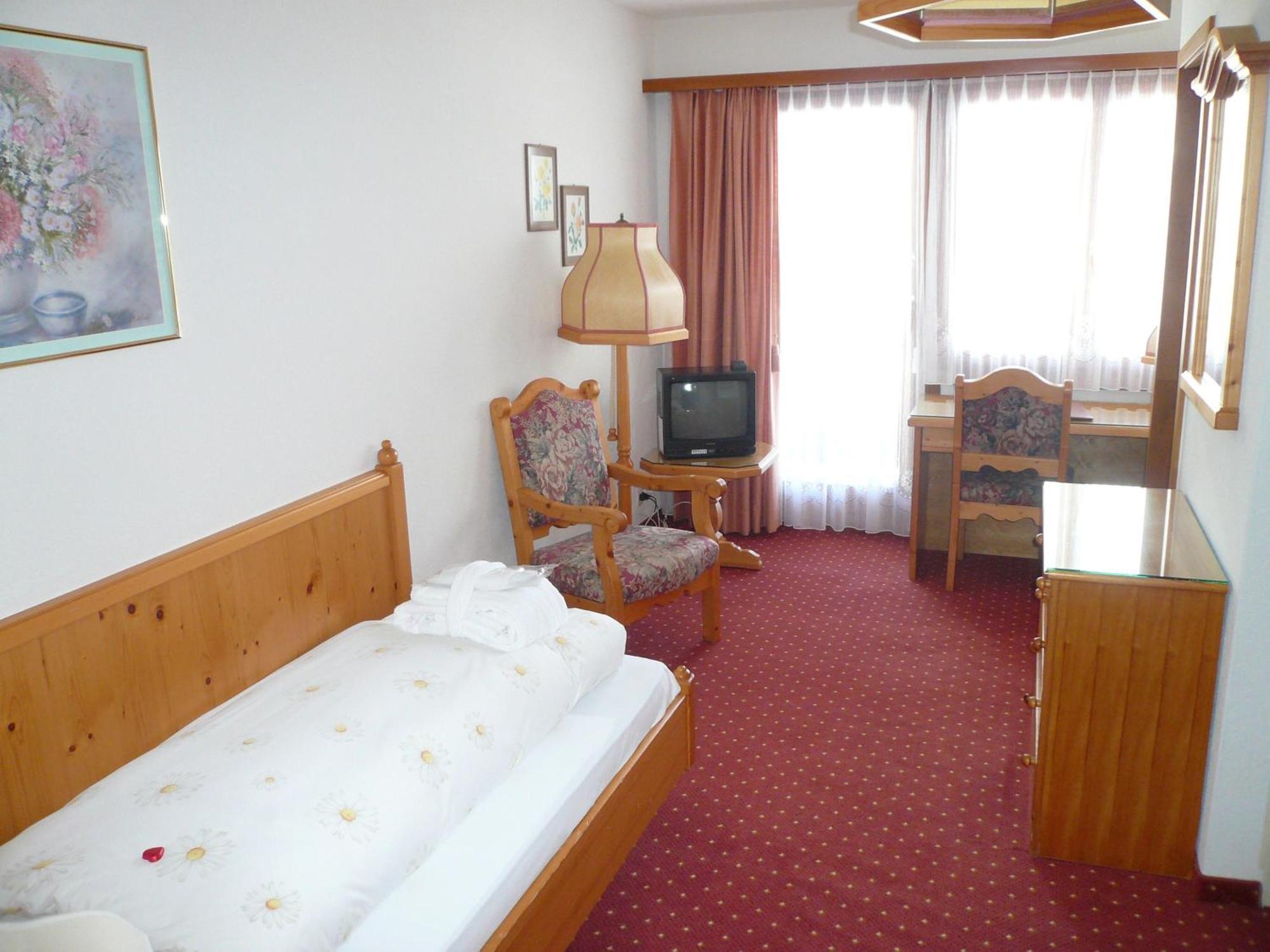 Hotel Cresta Flims Szoba fotó